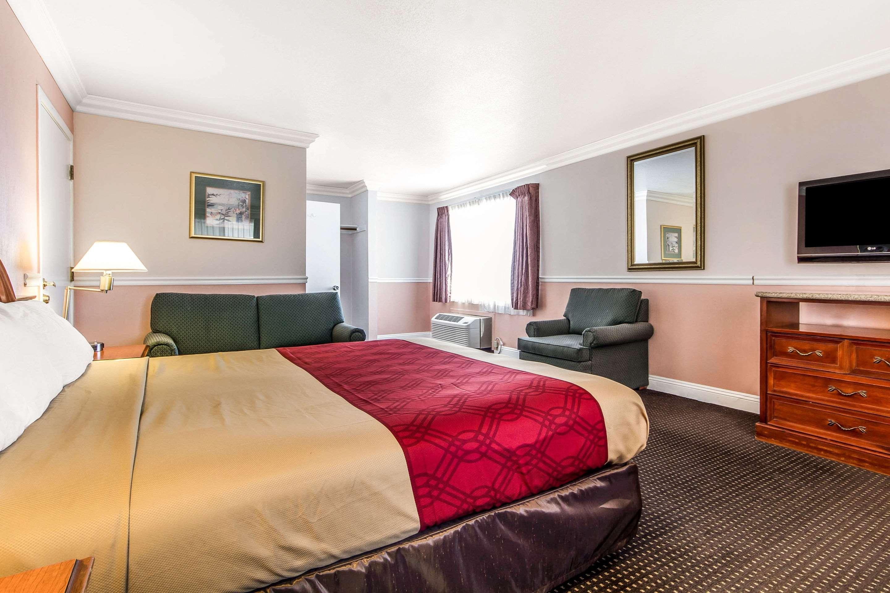 Lodge Econo I-580 *